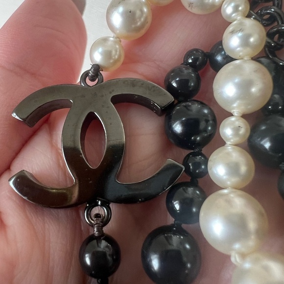 CHANEL Faux Pearl Black Bead CC Logo Collar Necklace - Picture 4 of 8